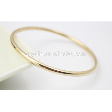 Design rond à bracelet simple en forme de bracelet en or